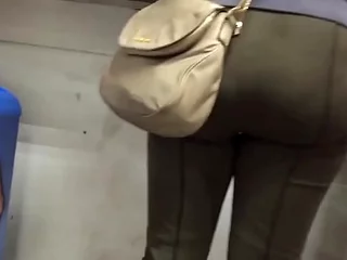 Candid compilation black milf spoils