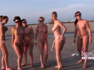 7 Spring Breakers Getting Naked In Public