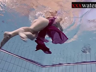 Smoking hot Russian redhead in a difficulty pool