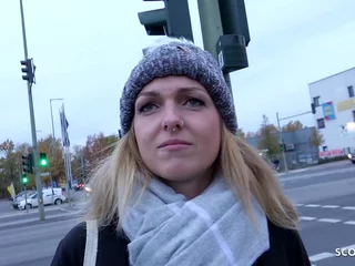 GERMAN SCOUT - Deutsche Studentin Amelie bei Fake Model Job für Geld gefickt nach Strassen Casting